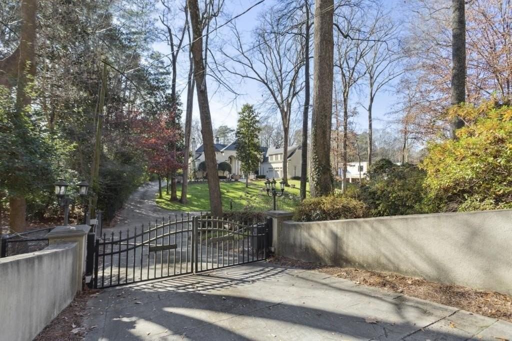 712 W Paces Ferry Rd Nw - Photo 2 of 26