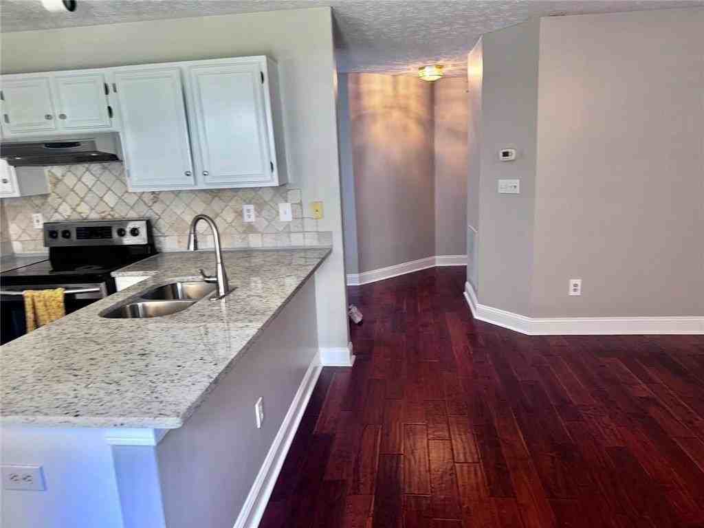 1035 Arborhill Ln - Photo 5 of 18