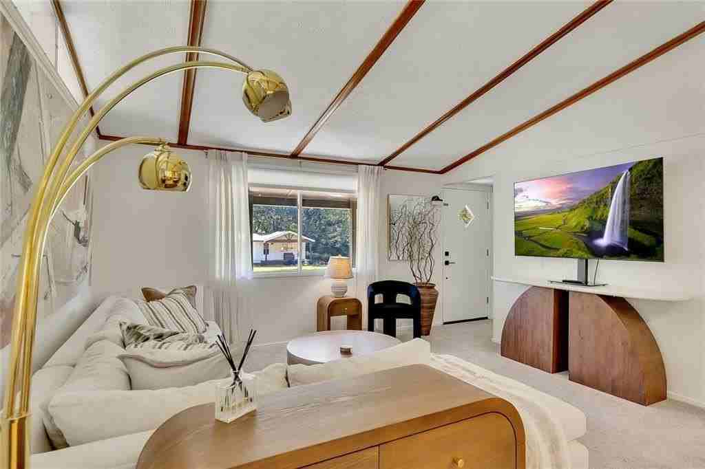 111 Robinhood Dr - Photo 7 of 29