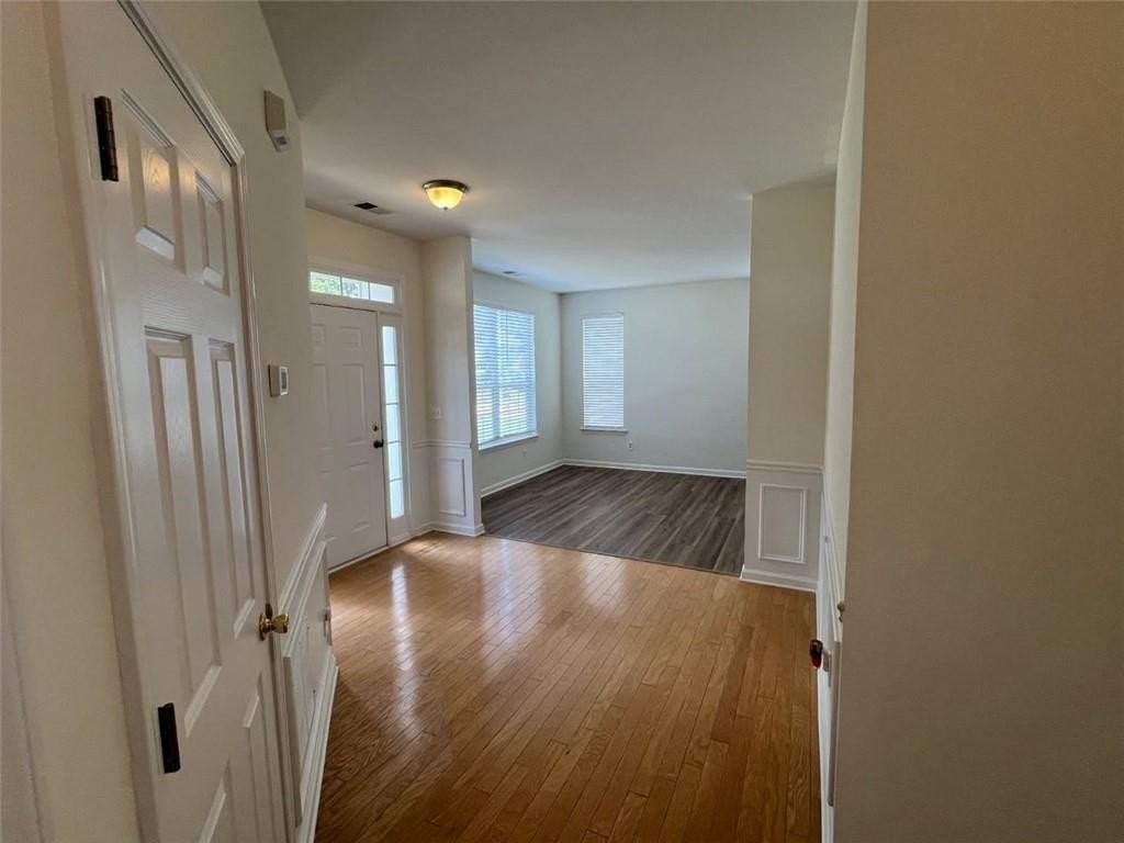 421 Holland Springs Dr - Photo 3 of 33