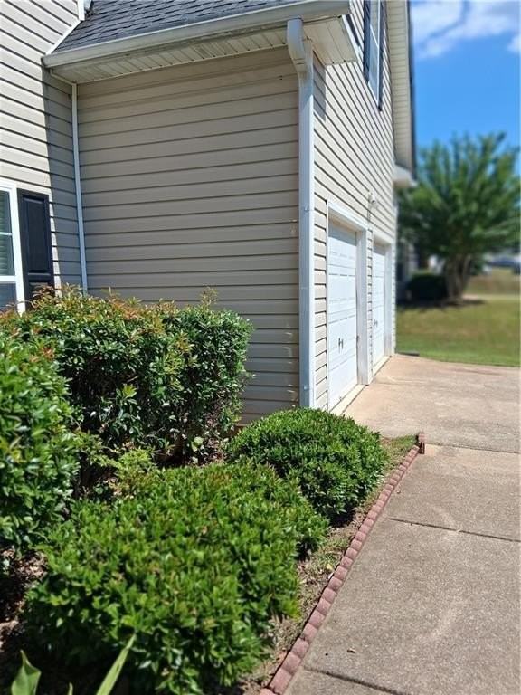 215 Barberry Ln - Photo 6 of 16