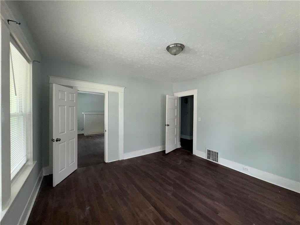 1462 Lucile Ave Sw - Photo 3 of 22