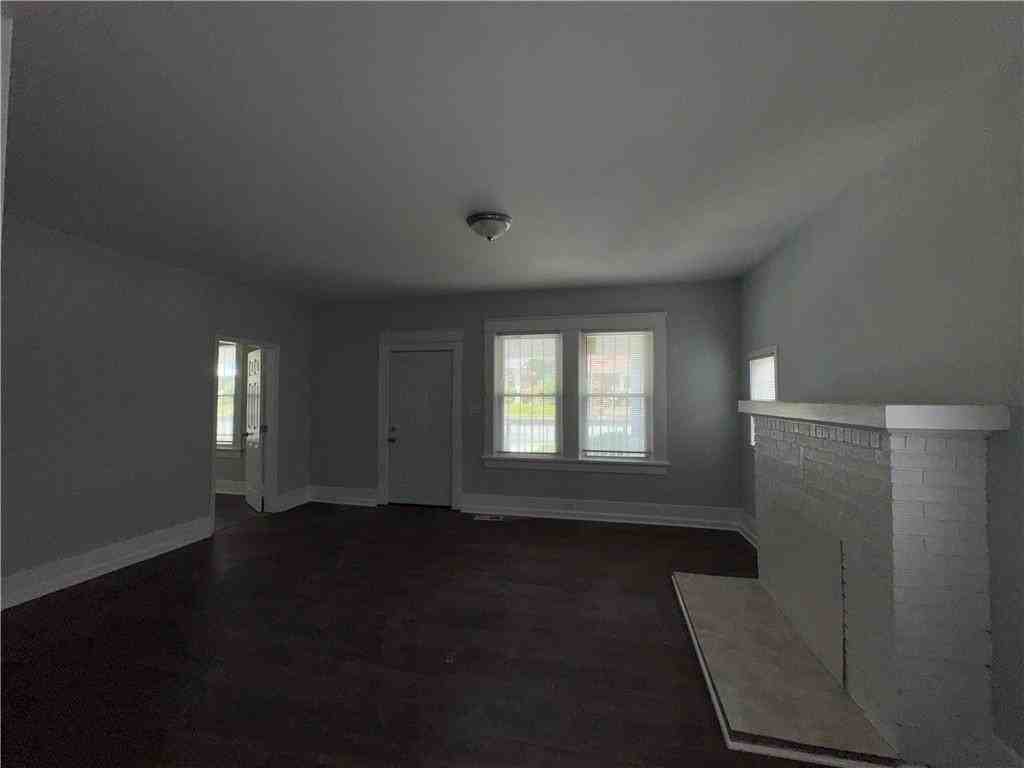 1462 Lucile Ave Sw - Photo 6 of 22