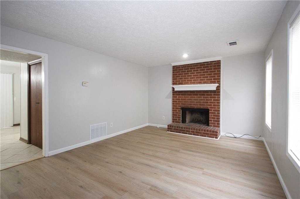 948 Waverly Ct - Photo 3 of 20