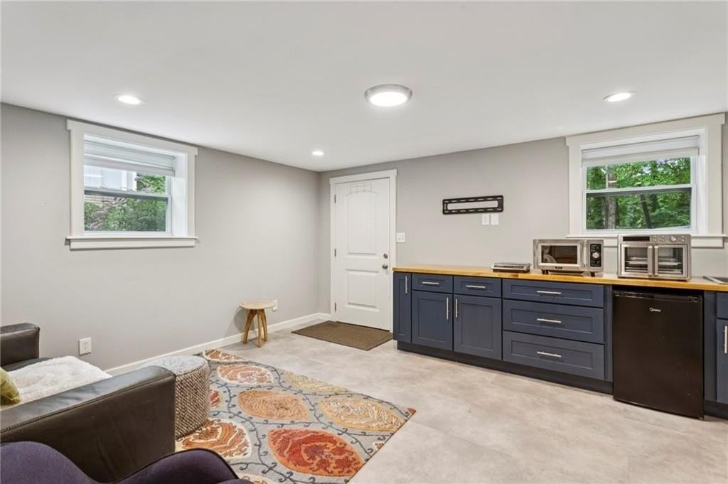 720 Brookline Dr Se - Photo 2 of 15