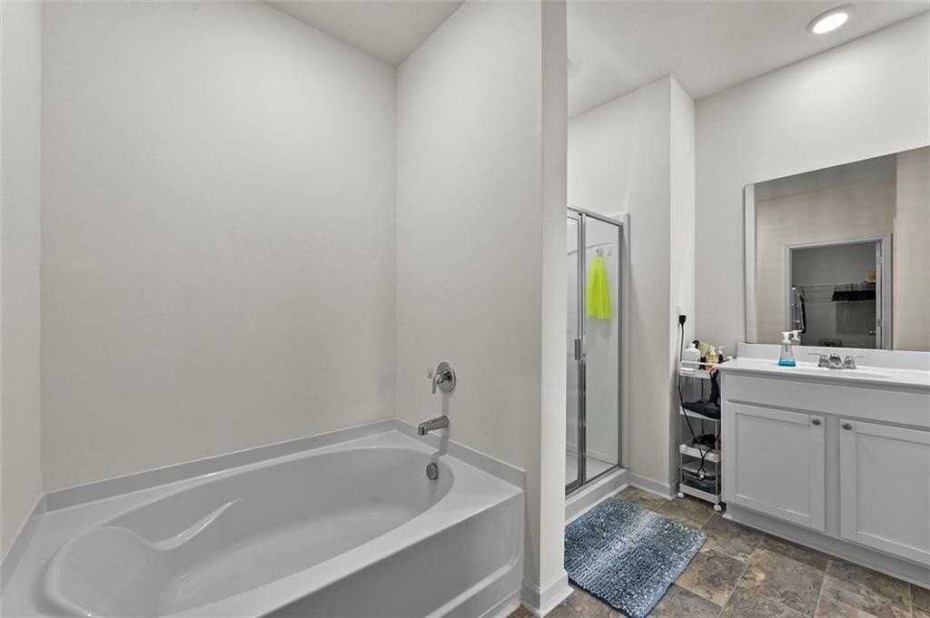 120 Echo Ct - Photo 5 of 33