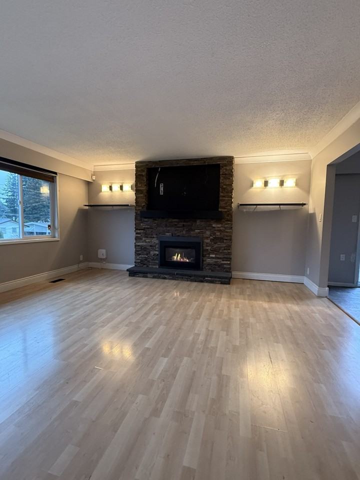 32658 Bevan Ave - Photo 3 of 12