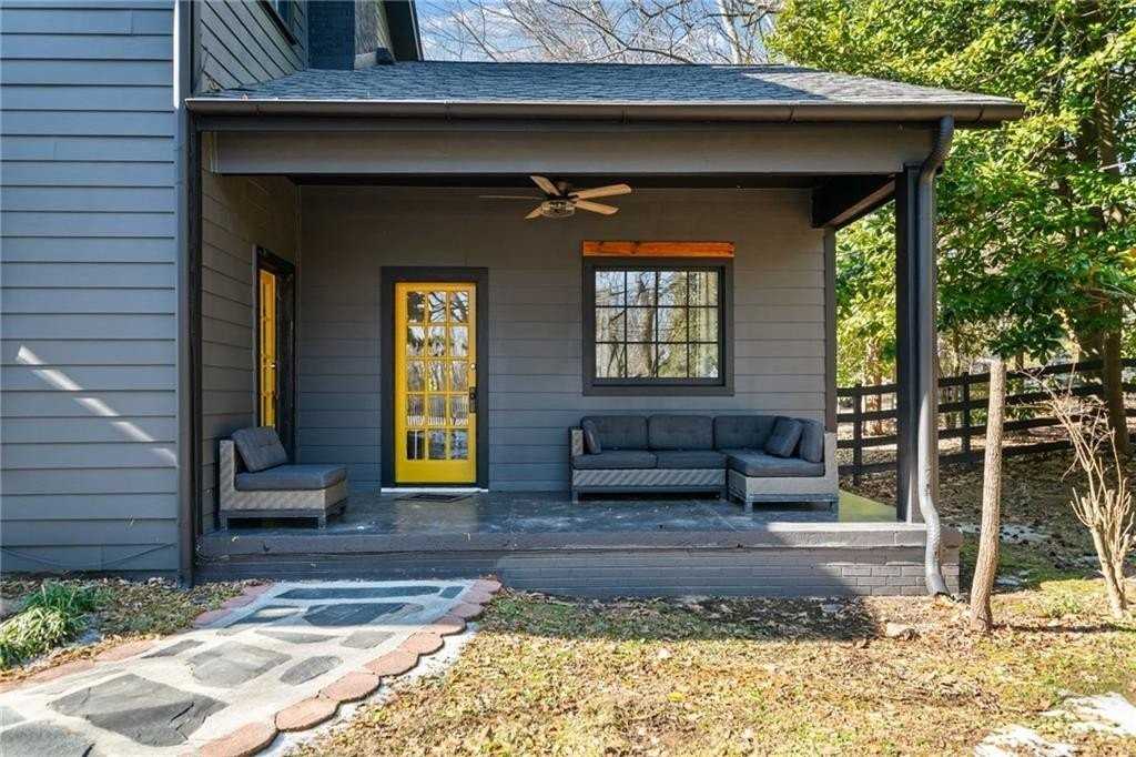 634 S Main St - Photo 3 of 39