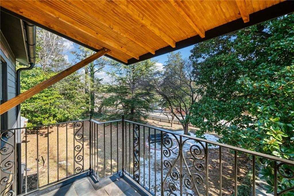 634 S Main St - Photo 4 of 39