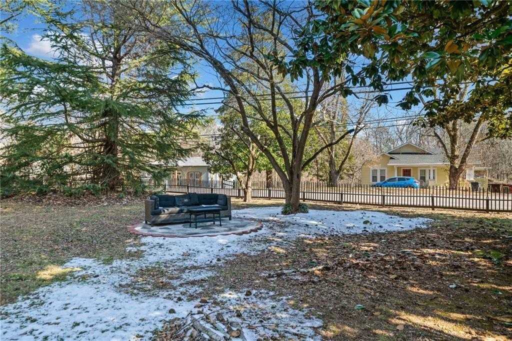 634 S Main St - Photo 5 of 39