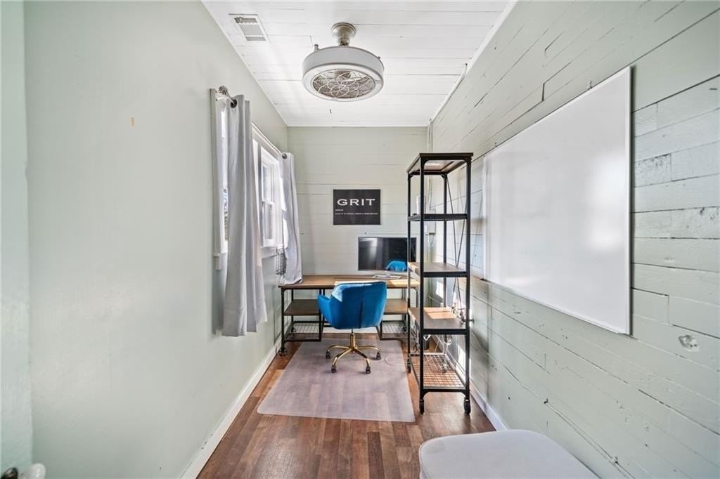 634 S Main St - Photo 7 of 39