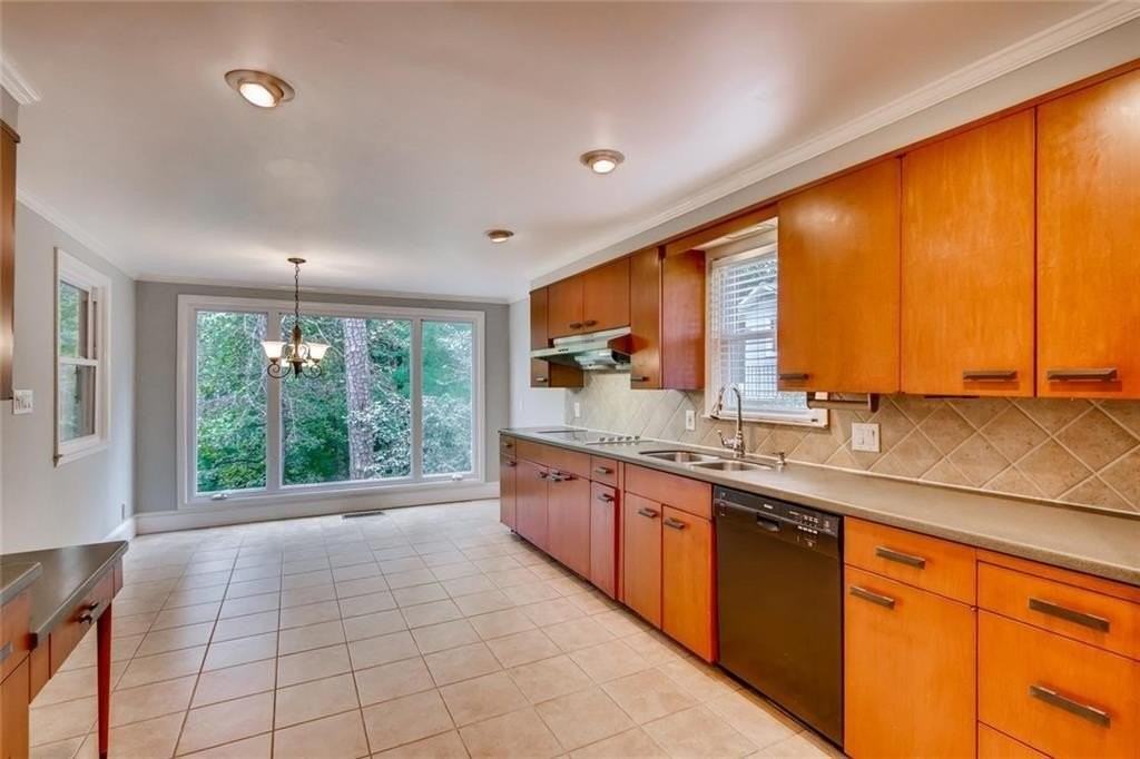 1719 Ridgewood Dr Ne - Photo 7 of 13