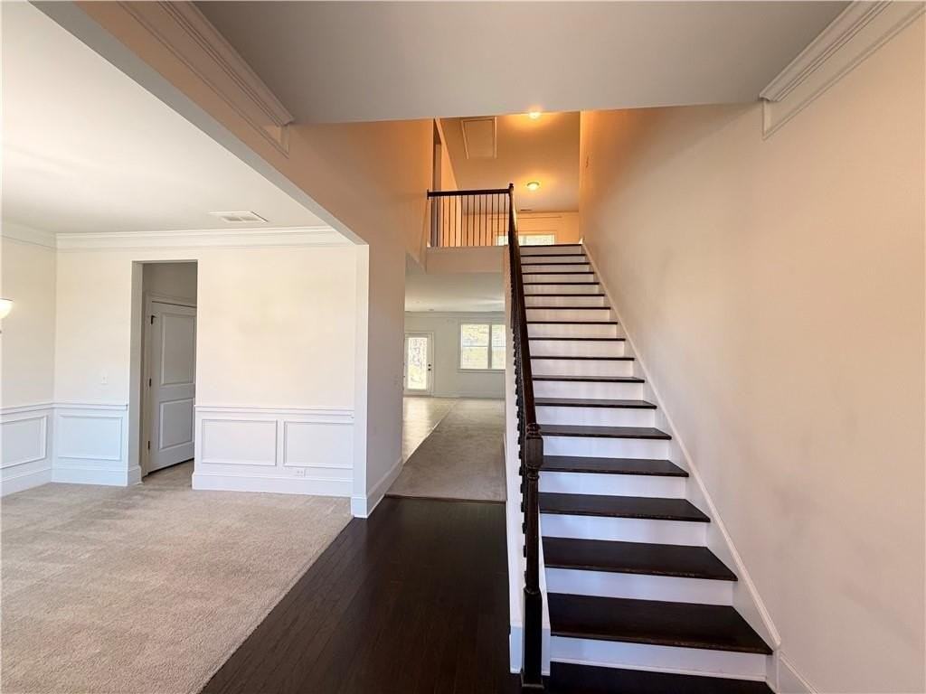 235 Broadmoor Dr - Photo 2 of 13