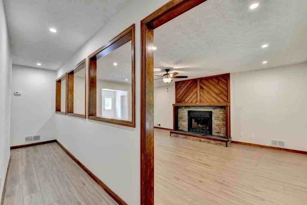 1626 Scholar Dr - Photo 3 of 31