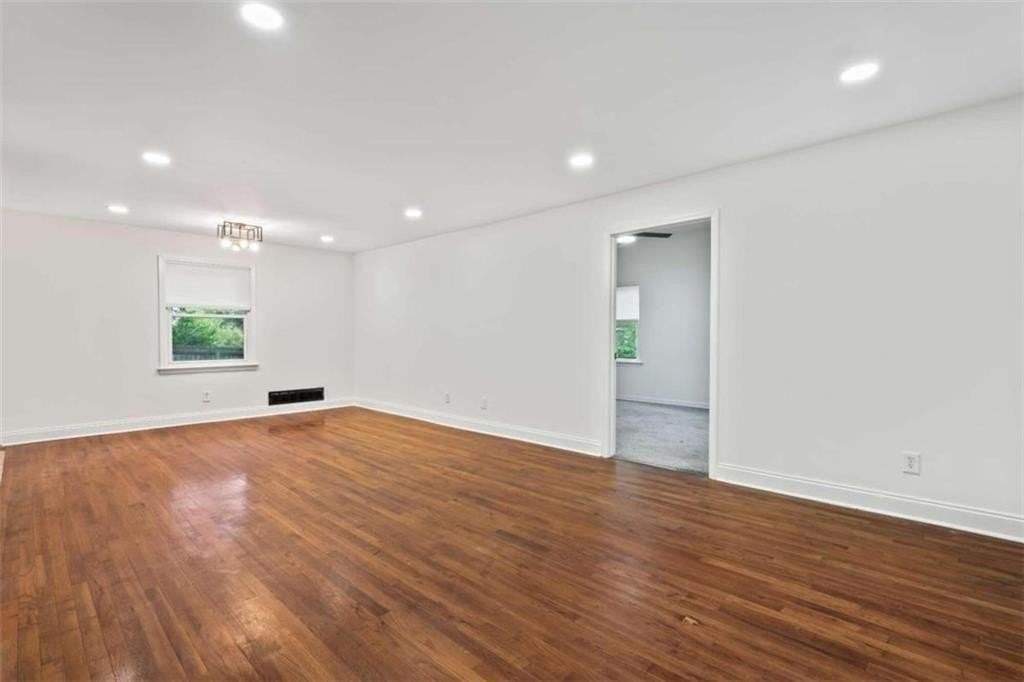 2735 Defoors Ferry Rd Nw - Photo 4 of 24