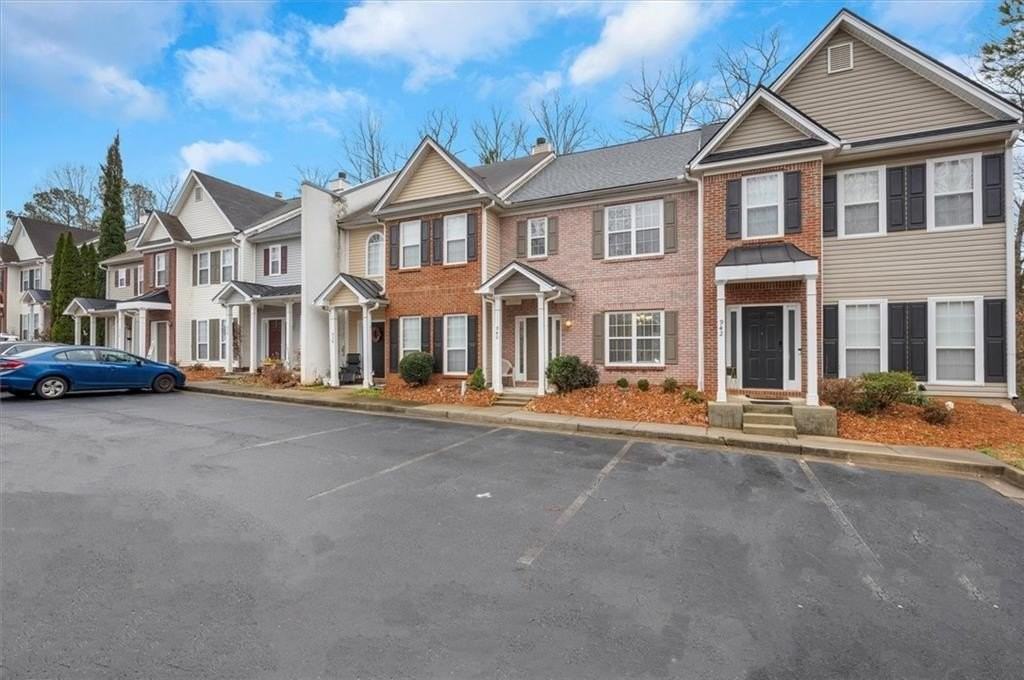 940 Tree Creek Blvd - Photo 3 of 39