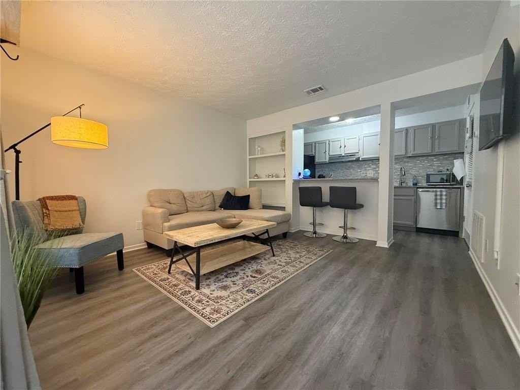 6810 Glenridge Dr Apt E #E - Photo 2 of 9