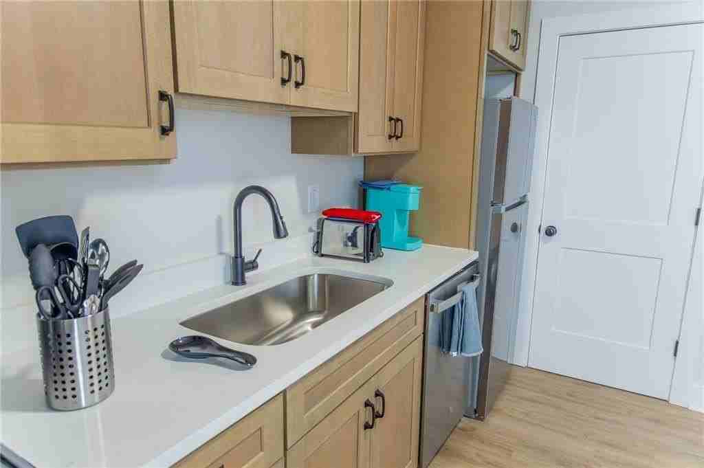 504 Boulevard Ne - Photo 6 of 19