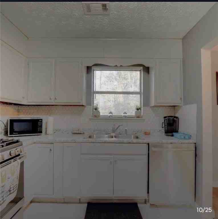 3468 Deer Trce - Photo 5 of 18