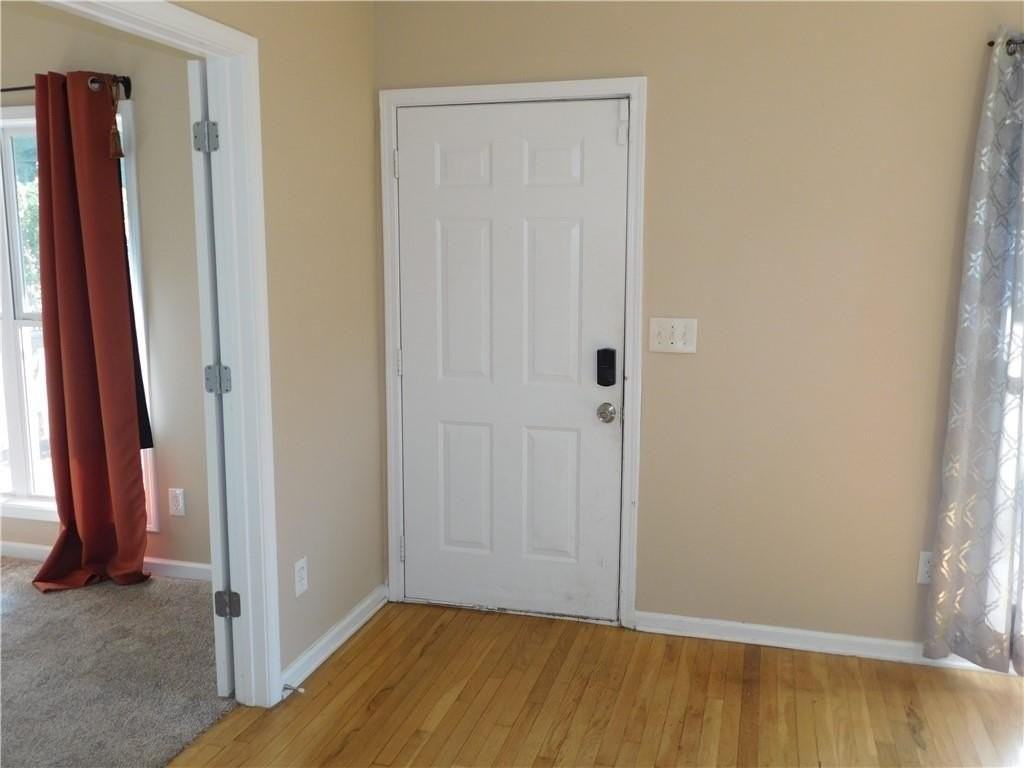 1005 Liman Ave Se - Photo 5 of 29