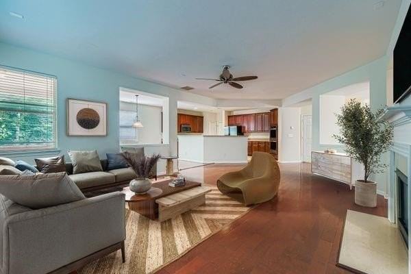 700 Kirkly Way - Photo 4 of 31