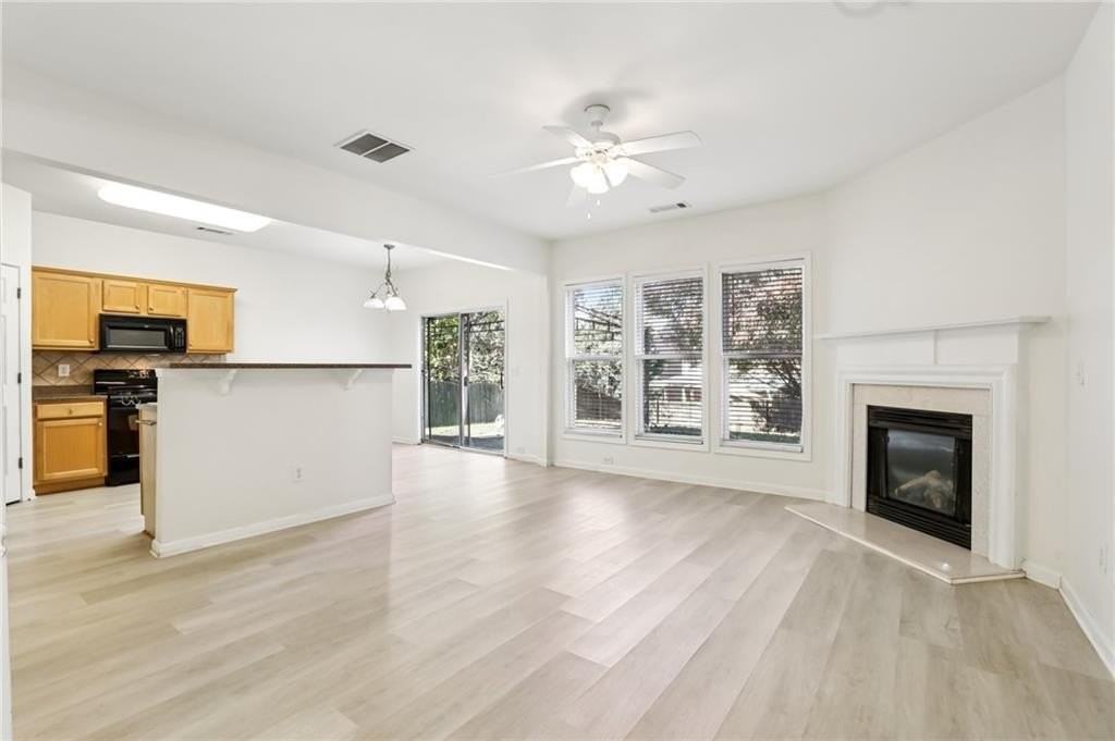 5940 Bentley Way - Photo 6 of 39