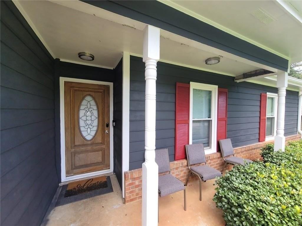 318 Bridgewood Dr Se - Photo 3 of 28