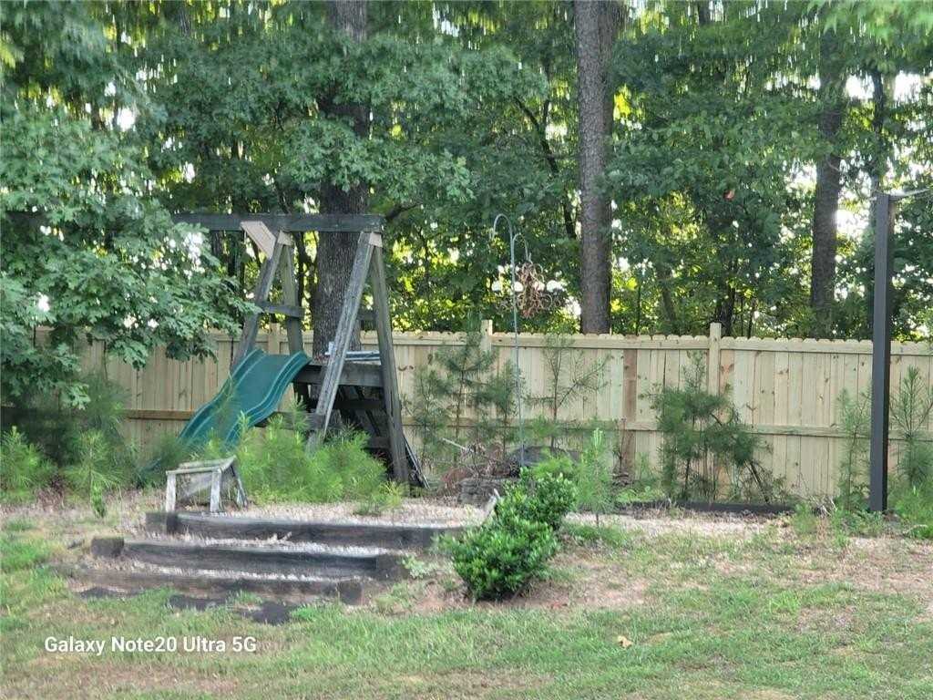 318 Bridgewood Dr Se - Photo 5 of 28