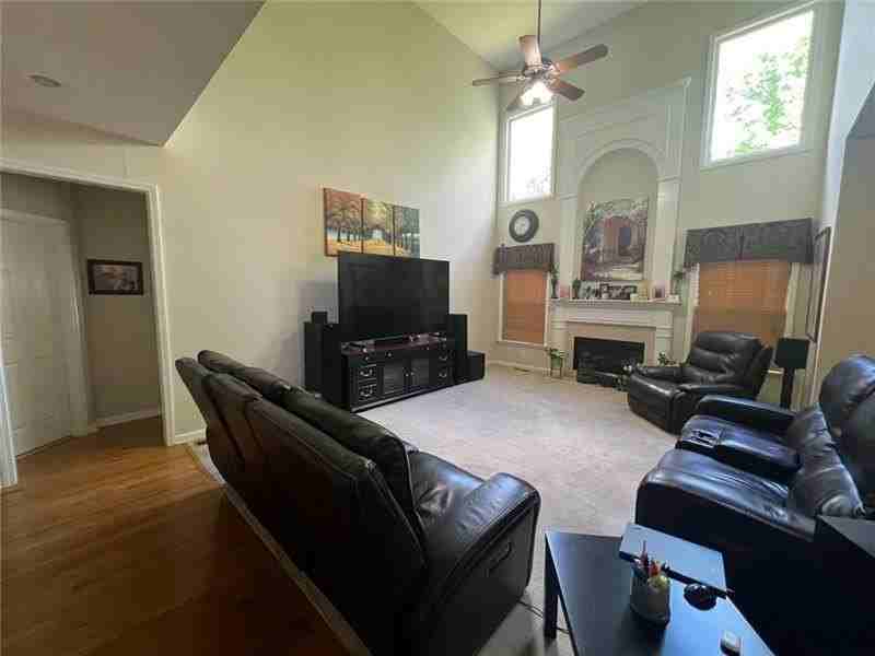 1880 1880 Willshire Glen Drive - Photo 3 of 32