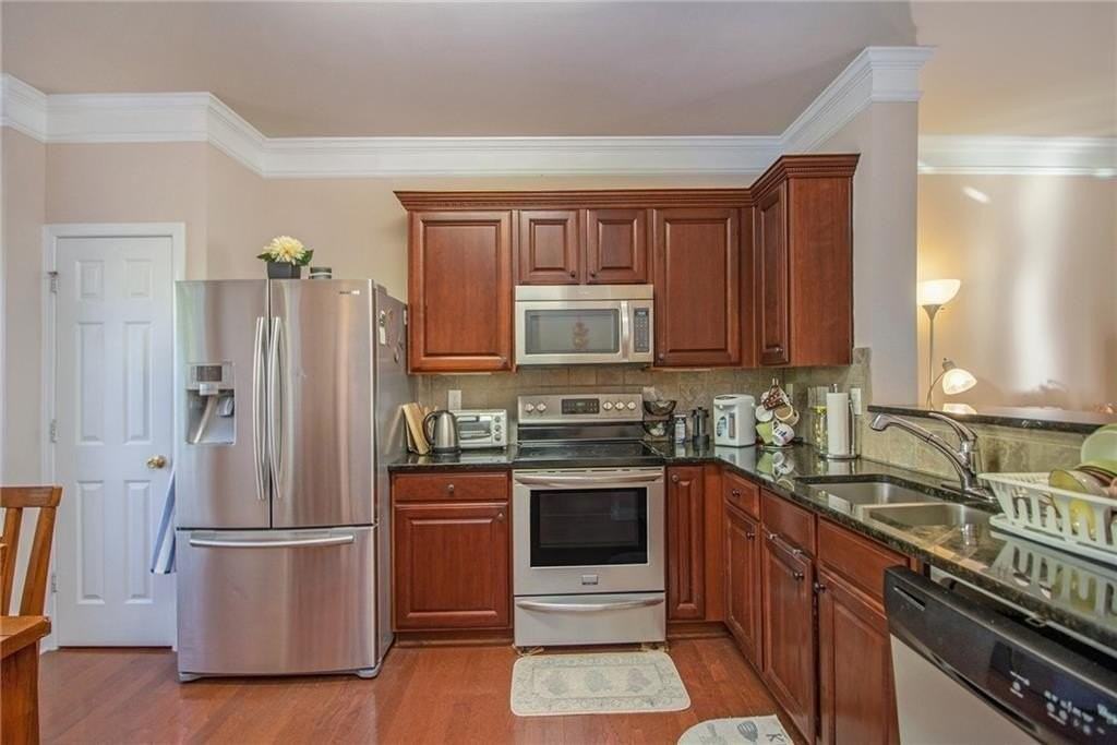 2218 Landing Walk Dr - Photo 5 of 16