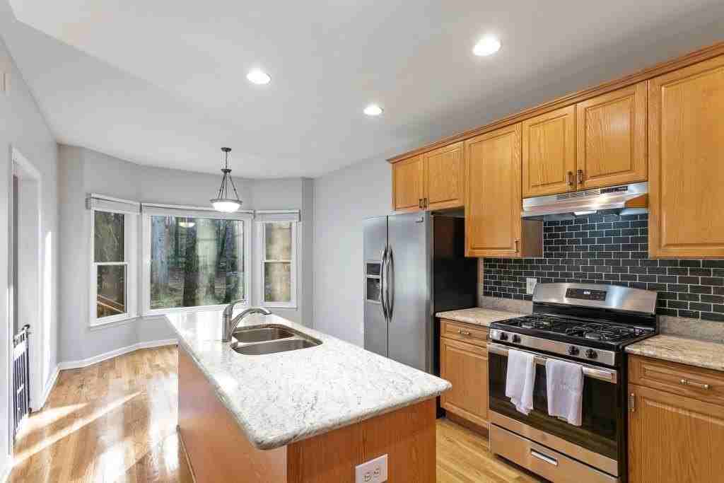 541 Battleview Dr - Photo 6 of 25