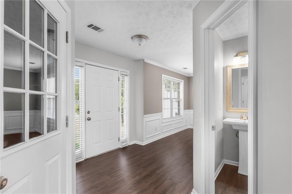 1616 Amhearst Oaks Ct - Photo 3 of 47