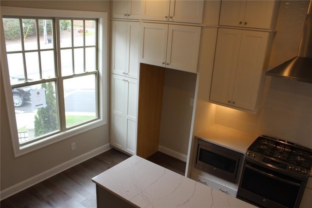 4761 Roswell Rd - Photo 4 of 17