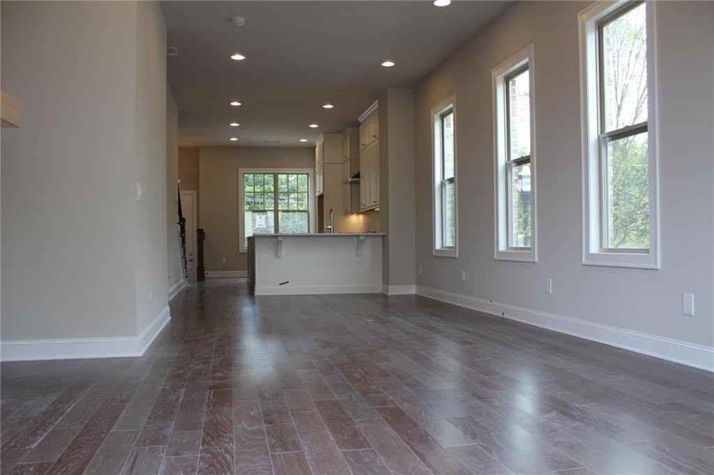 4761 Roswell Rd - Photo 7 of 17