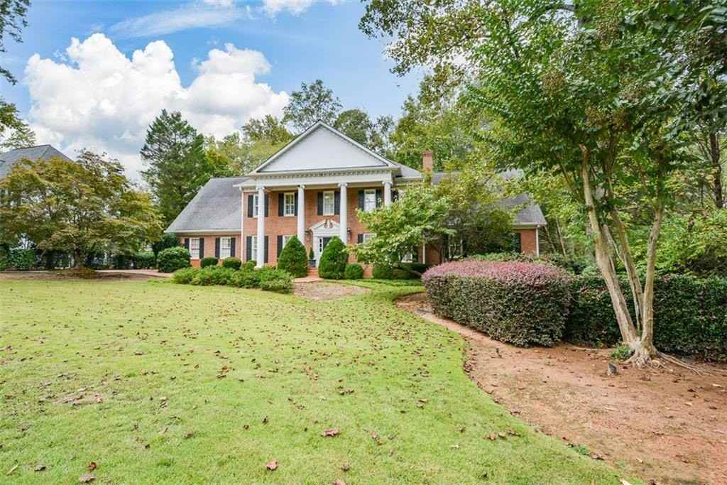 1640 Lazy River Ln - Photo 3 of 50