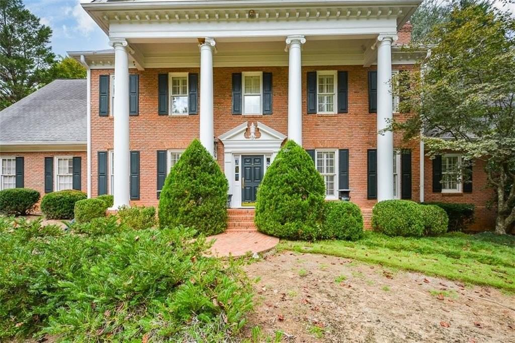 1640 Lazy River Ln - Photo 4 of 50