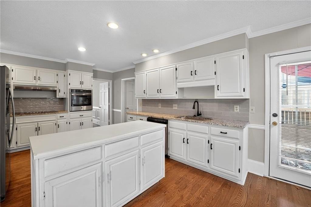 641 Belgrave Ln - Photo 7 of 17