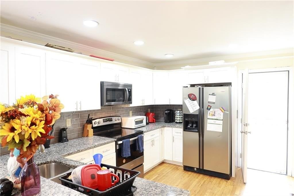 3 Gould St Se - Photo 4 of 19