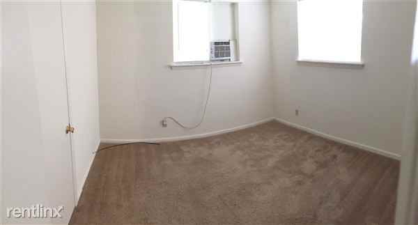 1323 W 42nd St - Photo 3 of 5