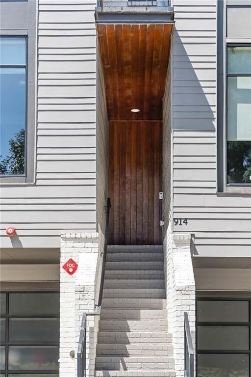 914 Lenox Blvd Ne - Photo 3 of 48