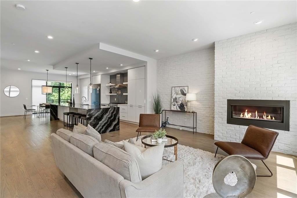 914 Lenox Blvd Ne - Photo 4 of 48