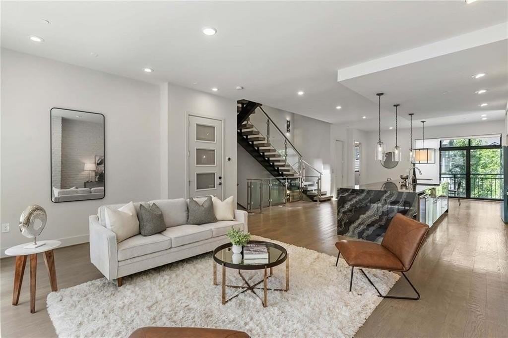 914 Lenox Blvd Ne - Photo 5 of 48