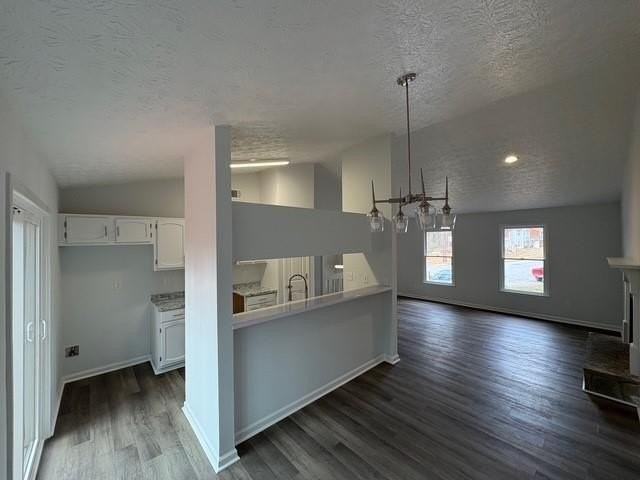 728 Fox Valley Dr - Photo 3 of 5