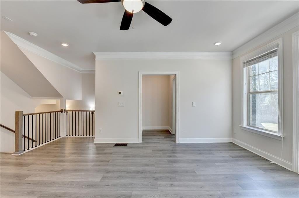 3159 Clairebrooke Ave - Photo 5 of 39