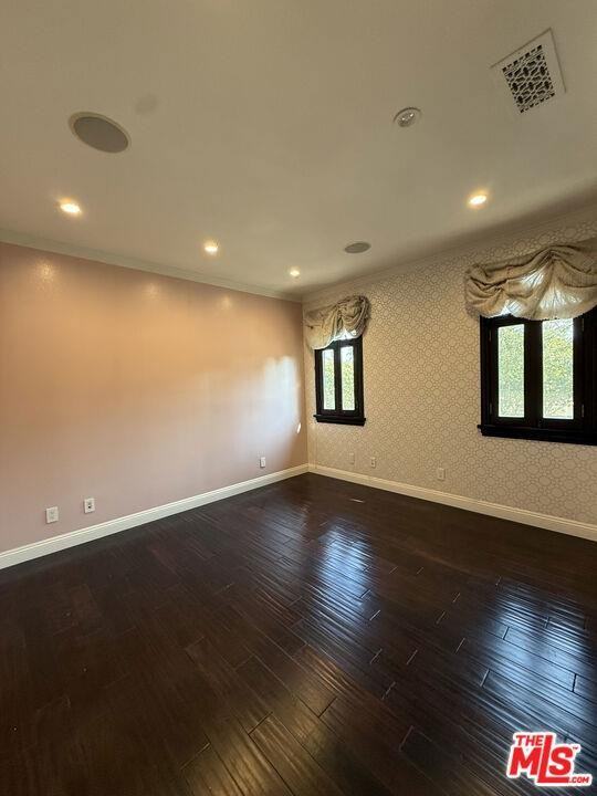 458 N Flores St - Photo 4 of 8