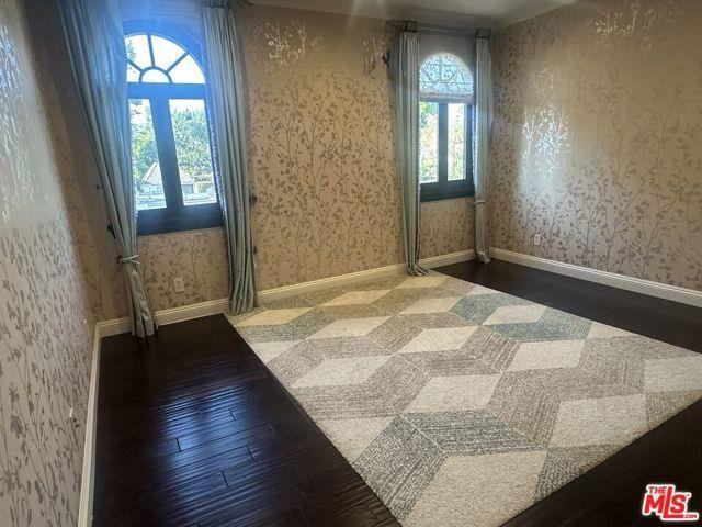 458 N Flores St - Photo 5 of 8