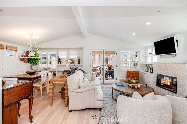 433 Marine Ave #B - Photo 3 of 8