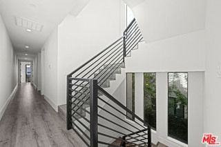 1613 S Wooster St - Photo 2 of 8