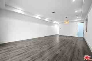 1613 S Wooster St - Photo 4 of 8