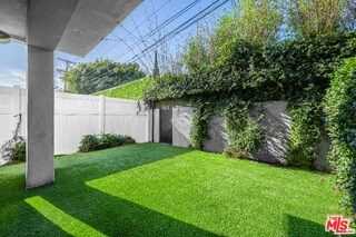 1613 S Wooster St - Photo 5 of 8